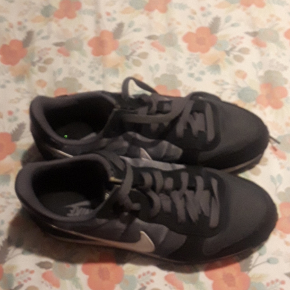 Shoes - Picture 2 of 3